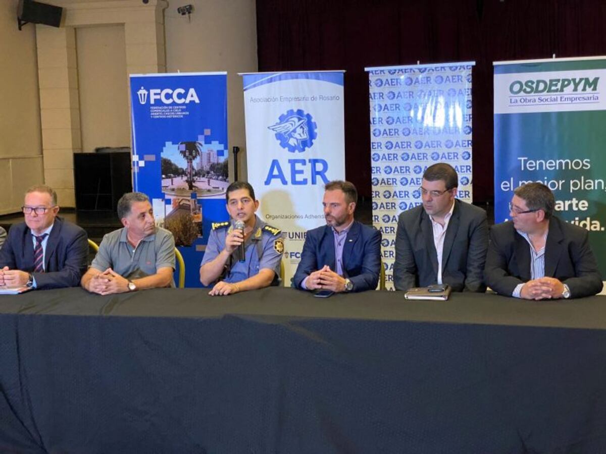 Ante comerciantes, el jefe de la policía de Rosario admitió que "falta reforzar" algunos corredores