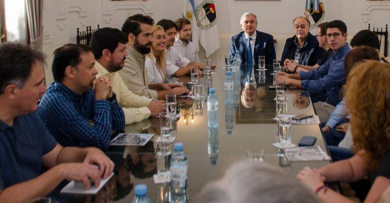 La comitiva de la CAF en reunión con el gobernador Morales y funcionarios vinculados al proyecto ferroviario Jujuy-La Quiaca.