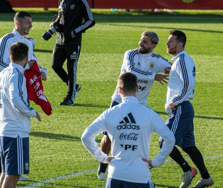 Lionel Scaloni tendría definido el equipo de Argentina que enfrentará a Brasil (Foto: Cati Cladera/EFE)