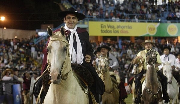 El Chaqueño Palavecino a caballo, en Jesús María.