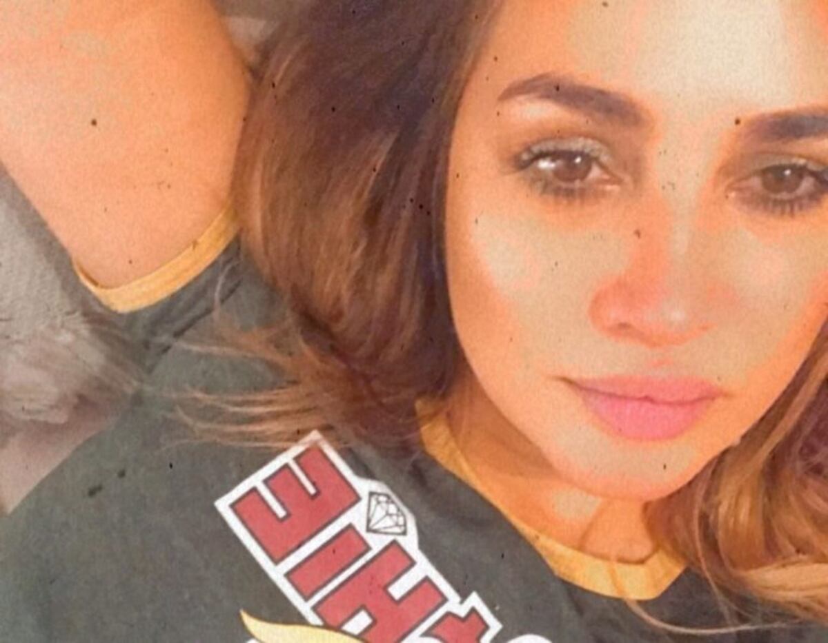 Belén Francese posó en ropa interior de encaje, muy seria, y se comparó con una famosísima pintura