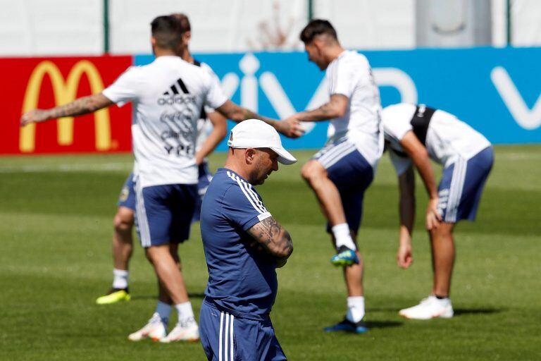 Sampaoli durante el entrenamiento de este domingo en Bronnitsy. Foto: Alberto Estévez/EFE