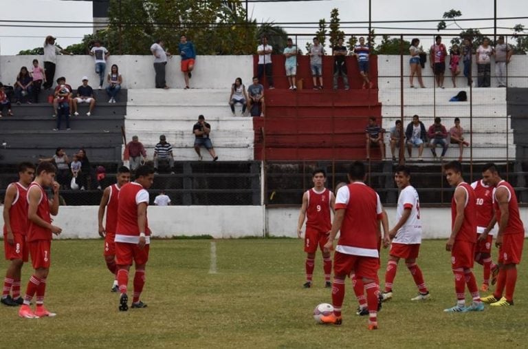 Graves incidentes entre hinchas de Guaraní y Huracán. (Foto: Misiones Online)