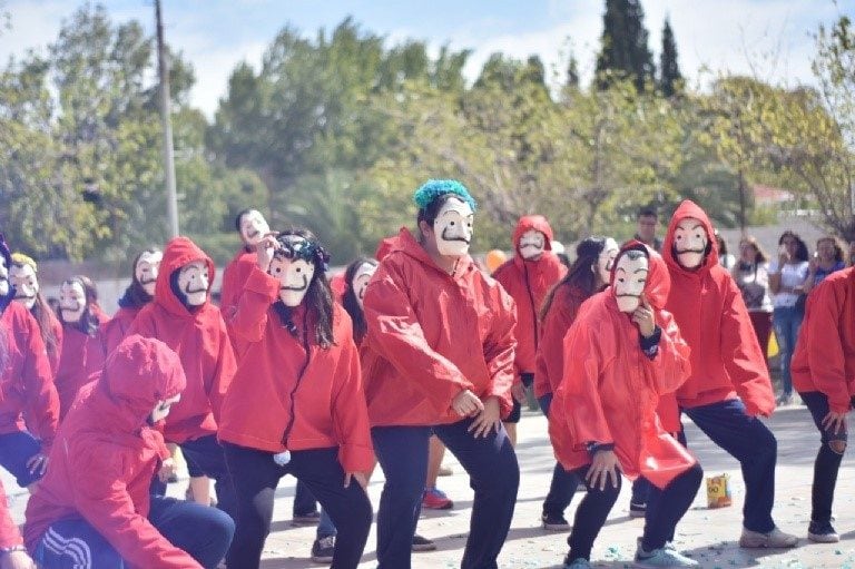 Las presentaciones incluyen coreografías y un acting.