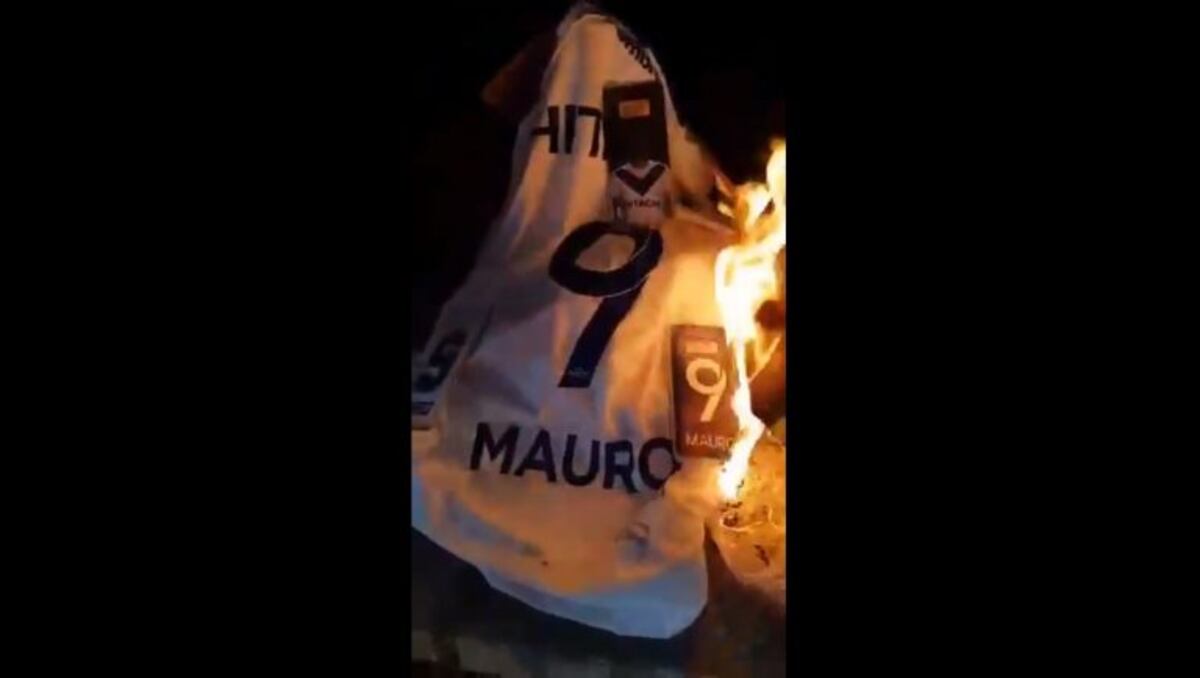 La furia de los hinchas de Vélez contra Mauro Zárate
