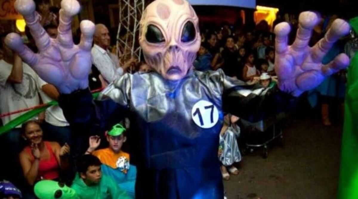Capilla del Monte: dan credenciales de ciudadanos alienígenas