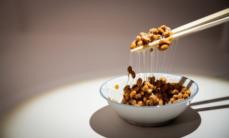 Un tazón de Natto, una comida tradicional japonesa hecha de soja fermentada. Crédito: Anja Barte Telin via AP.