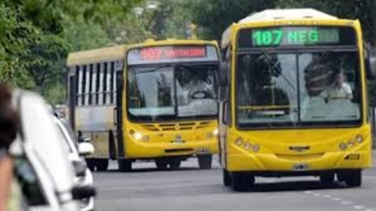 Dos choques de colectivos de transporte público con heridos en Rosario