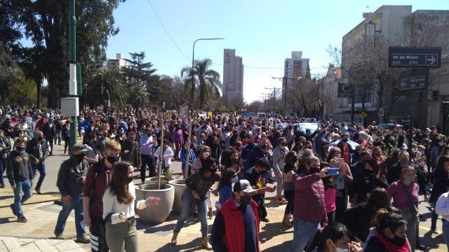 Multitudinaria marcha en Venado Tuerto en contra de las restricciones de Perotti  (Venado 24)