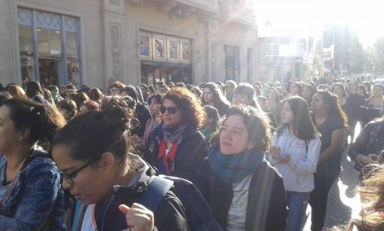 Agrupaciones y gremios manifestaron su descontento con el fallo por el caso de Lucía Pérez y muchas víctimas más.