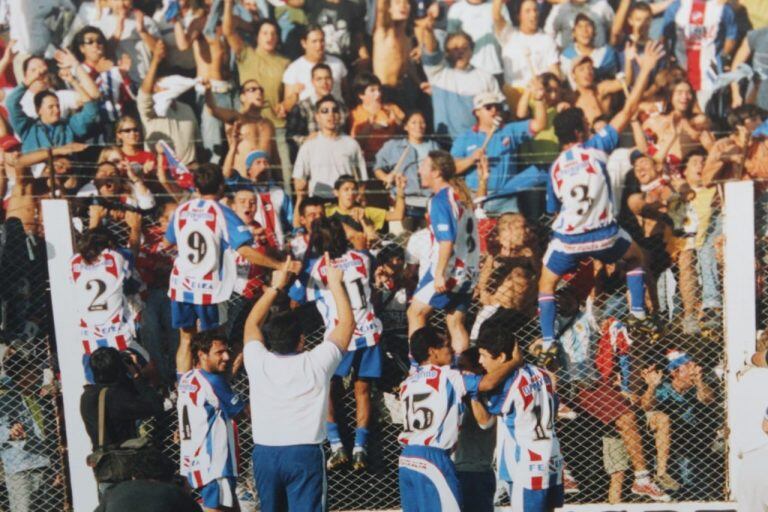 Rosario festeja, sigue en el Argentino "B". 17 de abril de 2004