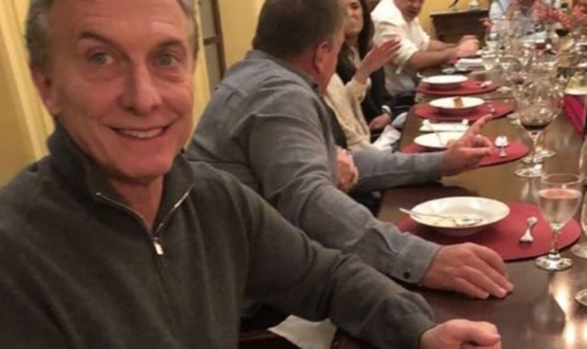 La polémica foto de Macri con un flan que se volvió viral
