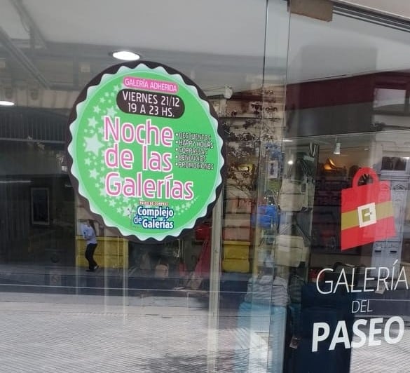 De la Noche de las Galerías participarán 500 comercios de ocho galerías del centro.