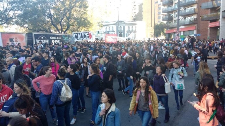 Marcha de la Universidad Nacional de Córdoba en defensa de la Universidad Pública.