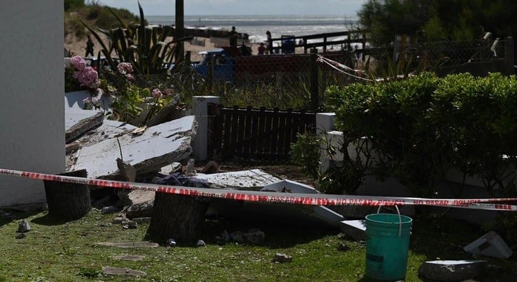 Se derrumbaron tres balcones en un edificio de Villa Gesell (Web)