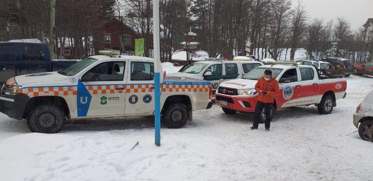 Defensa Civil en el Glaciar Martial