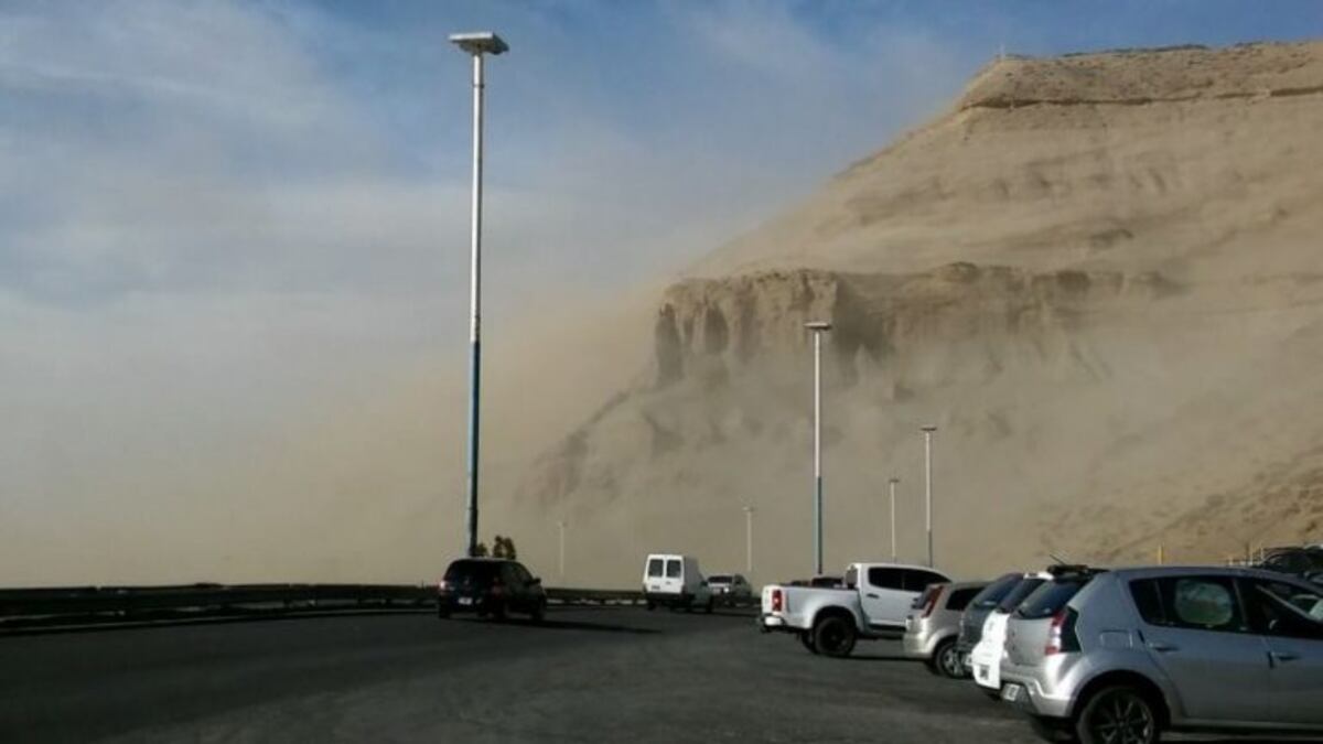 Cielo nublado, buena temperatura y viento en Comodoro Rivadavia