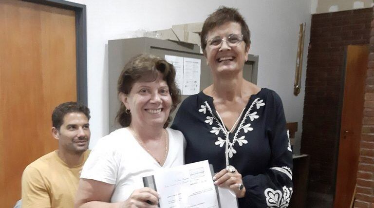 La arquitecta Saenz recibe el decreto de designación de manos de la secretaria de Cultura, Adriana Maggio (Secretaría de Cultura)