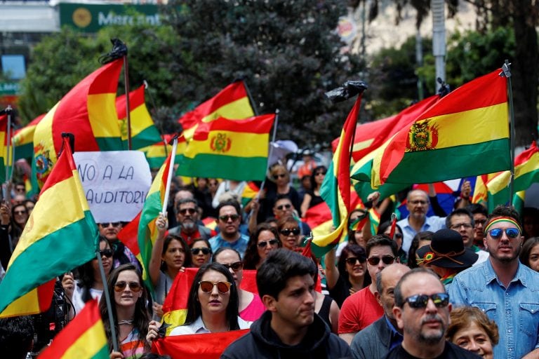 Miles de personas se manifestaron en La Paz, Bolivia, en contra de los comicios (Foto: REUTERS/Kai Pfaffenbach)