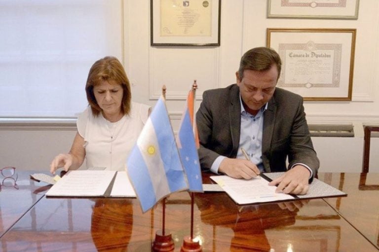 Patricia Bullrich - Javier Eposto.