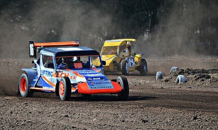 Areneros del Campeonato de Traslasierra. El certamen comparte programación en Villa Dolores con el Regional cordobés de automovilismo sobre tierra.