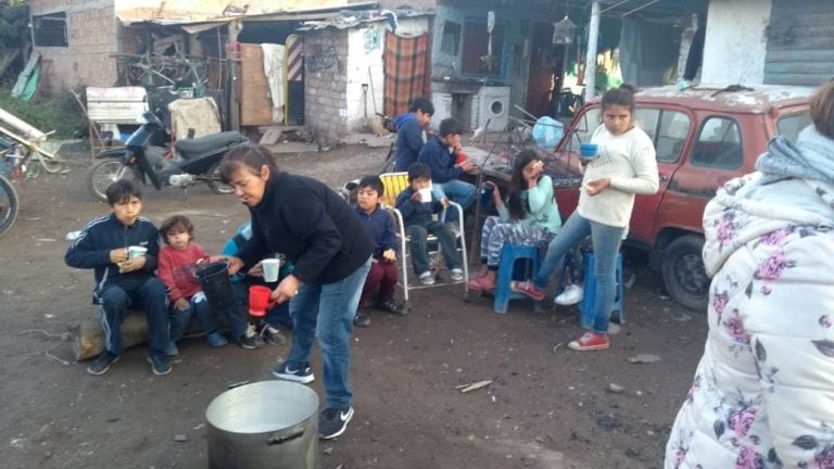 Solidaridad entre los vecinos de los barrios más humildes.