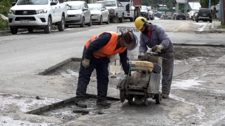 Obras de bacheo en la calle Congreso Nacional