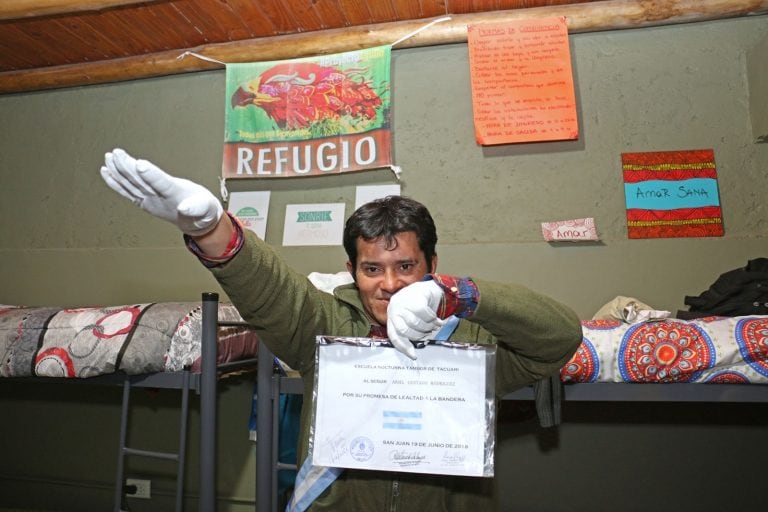 Gustavo Rodríguez empezó la primaria. El 20 de junio prometió la bandera.