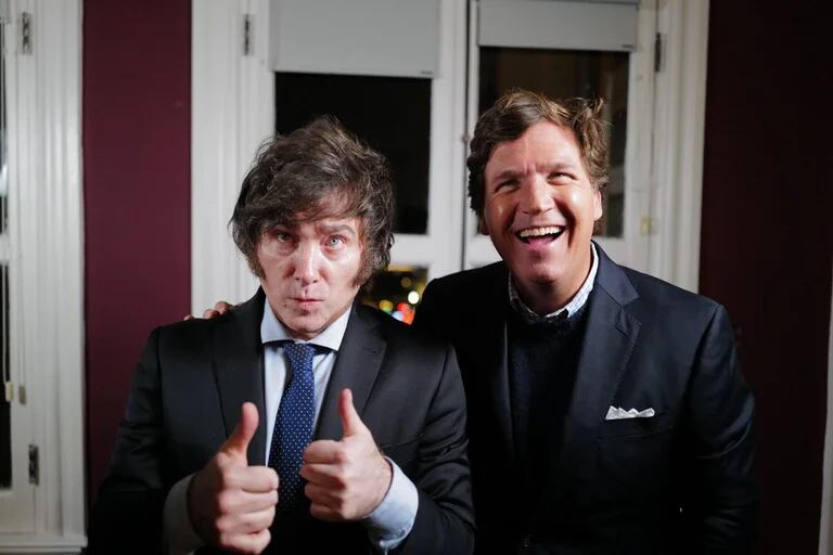 Javier Milei con el periodista estadounidense Tucker Carlson. (Infobae)