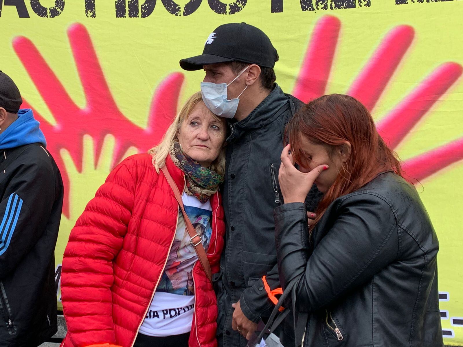 La abuela de Lucio Dupuy, junto a Christian (padre del niño) y su pareja.