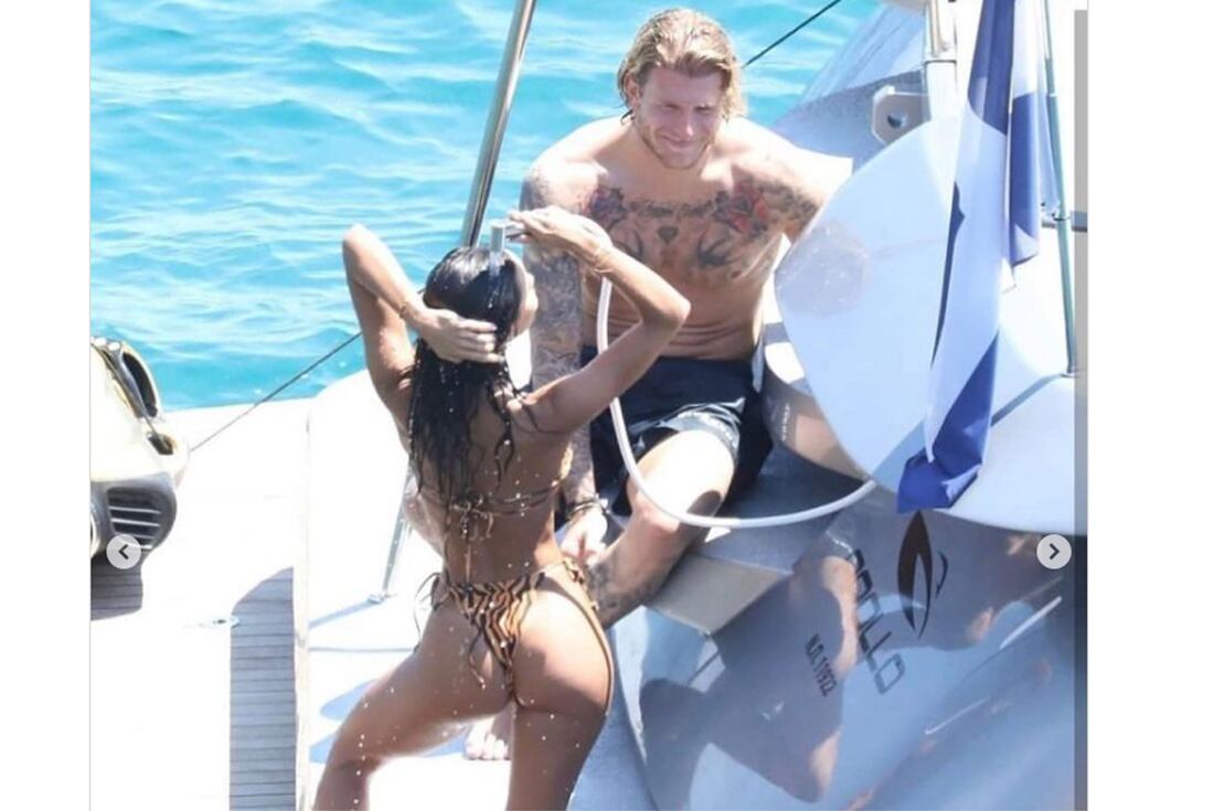 María del Mar Molar y Loris Karius, mimosos en Mykonos.