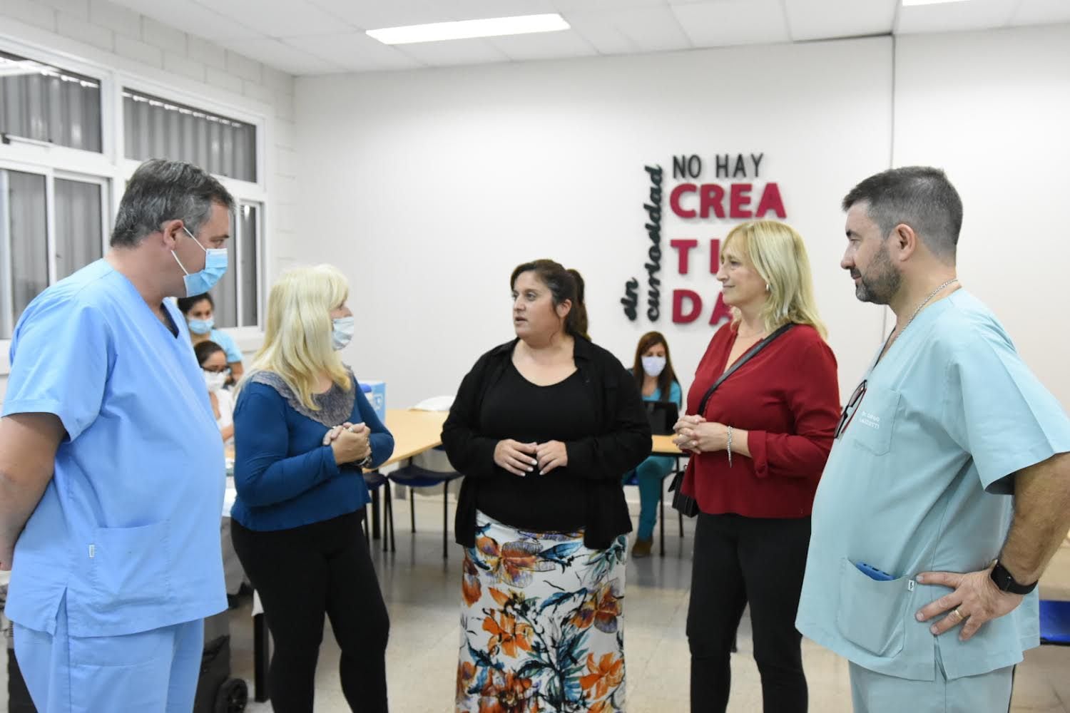 Funcionarios estuvieron presentes en el inicio de la campaña de vacunación en las universidades rafaelinas.