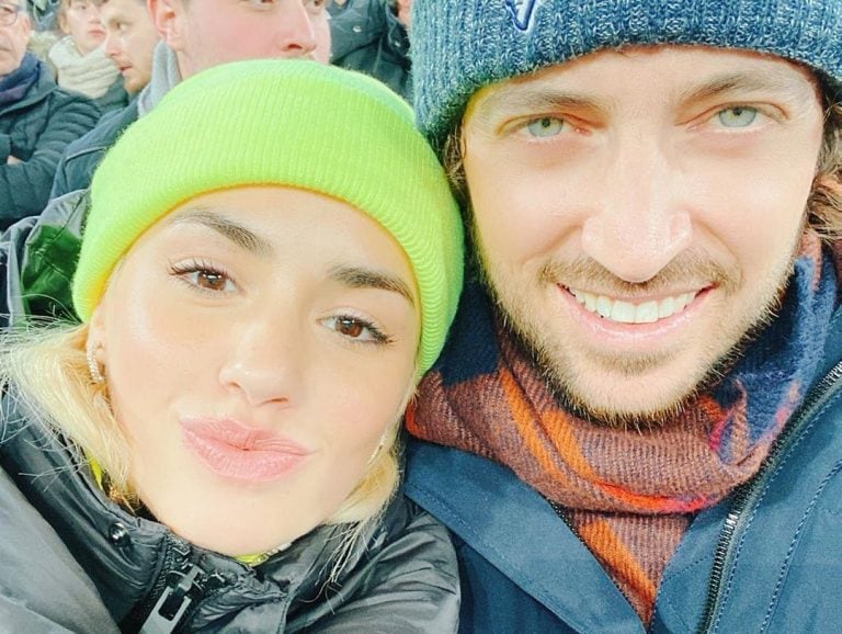 Lali Espósito compartió un fogoso beso con su novio que dejó en claro que no están separados