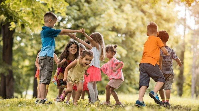 Niños jugando