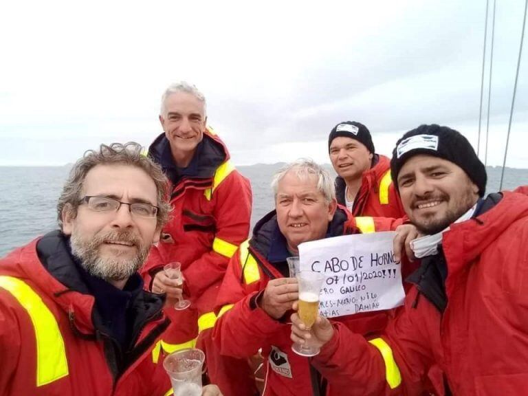 Velero Galileo celebrando el paso por Cabo de Hornos
(Foto: Fundación Malvinas Argentinas)