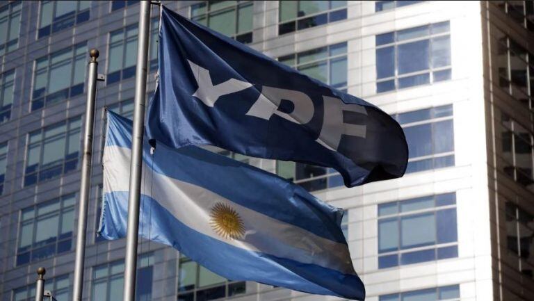 El litro de nafta súper en las estaciones de servicio de YPF pasó de costar $47,79 a $50,19.