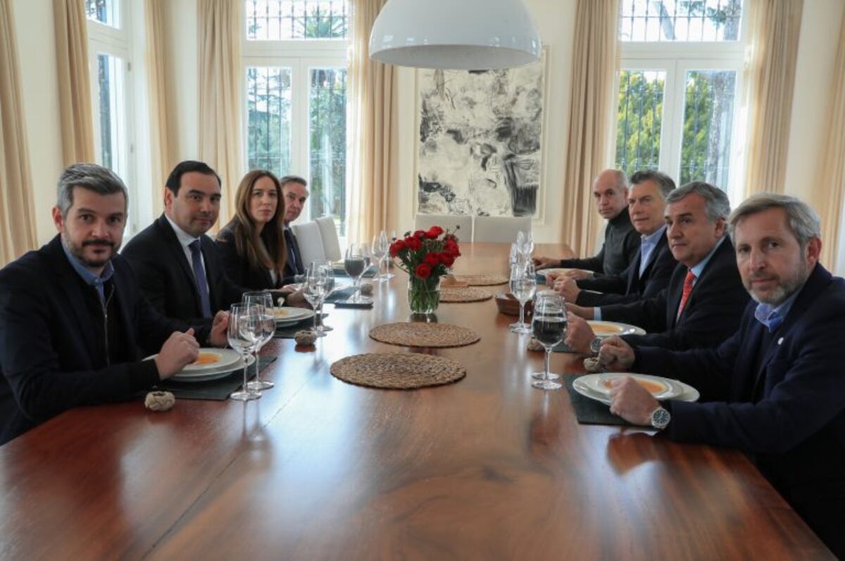 Gustavo Valdés se reunió con Mauricio Macri por la situación económica del país