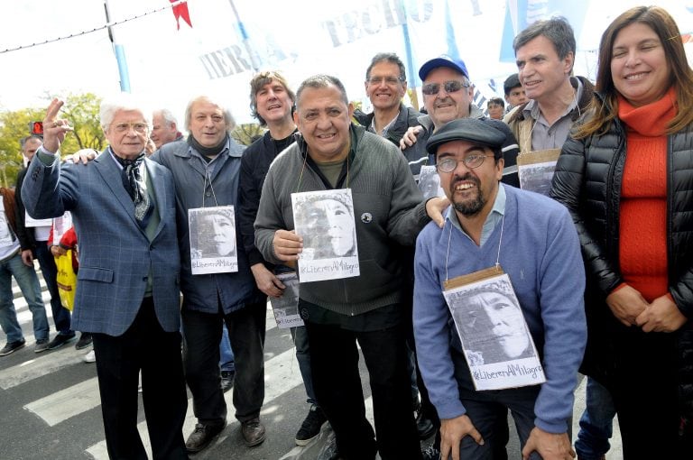 Imagen archivo. Esteche junto a Luis D'elía, otro de los imputados por el pacto con Irán. Foto: DYN/PABLO AHARONIAN.