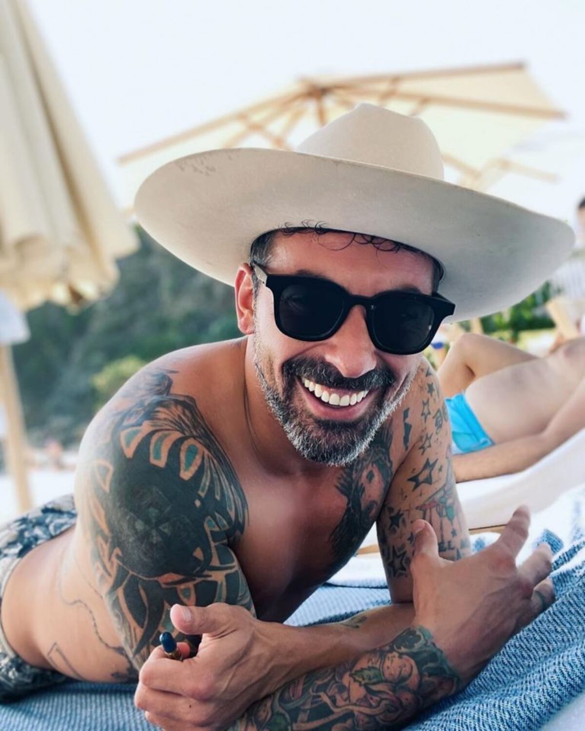 Lavezzi contó cómo conoció a la modelo brasileña y aclaró: "No es mi novia oficial"