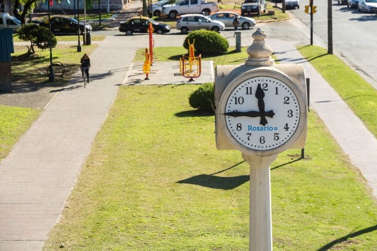 Reparan los relojes públicos de Rosario