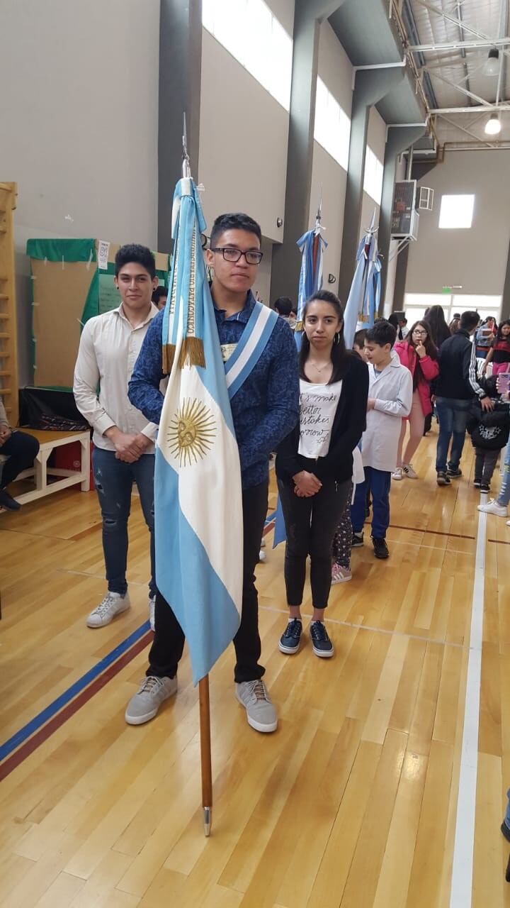 Alumnos del CUP presentes en la feria.