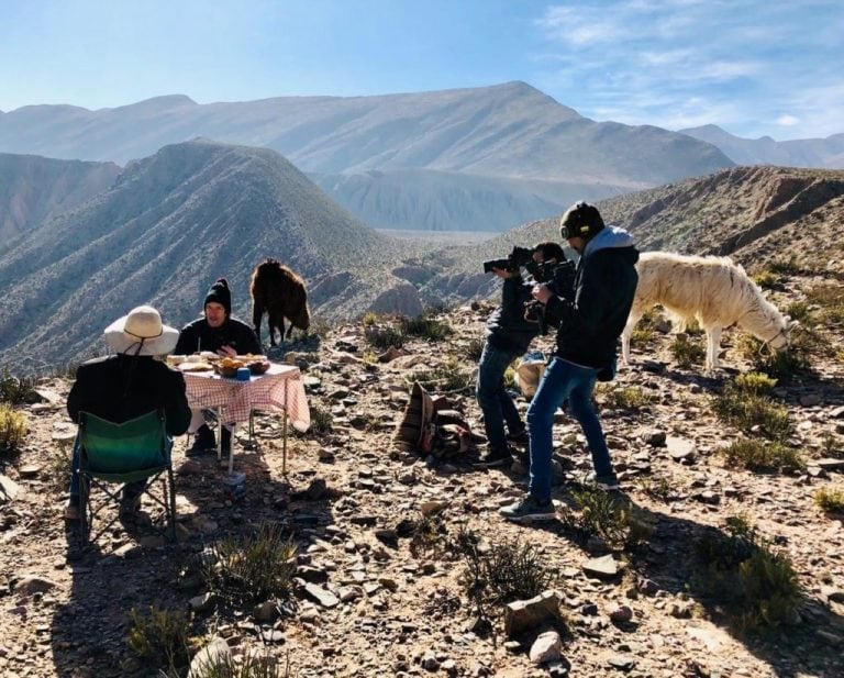 "El equipo sólo necesita dos días para conocer los puntos clave y los lugares más turísticos de las ciudades y destinos turísticos más increíbles", dijeron los integrantes de la producción.