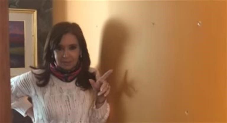 Cristina Kirchner denunció "destrozos" y objetos robados durante los allanamientos realizados en su vivienda de El Calafate