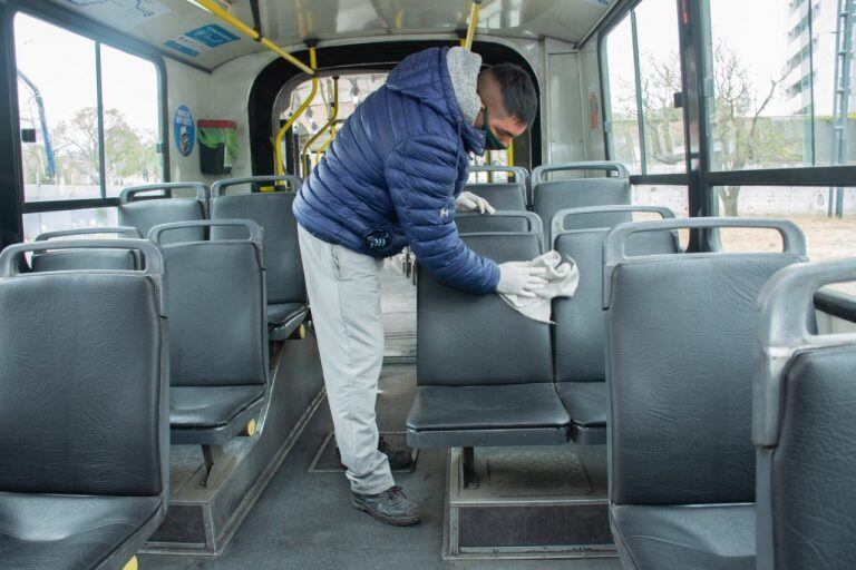 Desinfección de trolebuses en Córdoba (TAMSE)