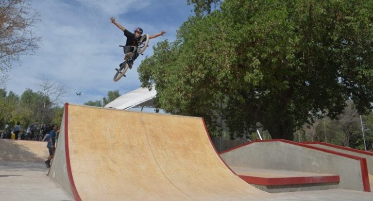 Parque Urbano de la Ciudad de Mendoza para practicar skate, bmx y rollers.