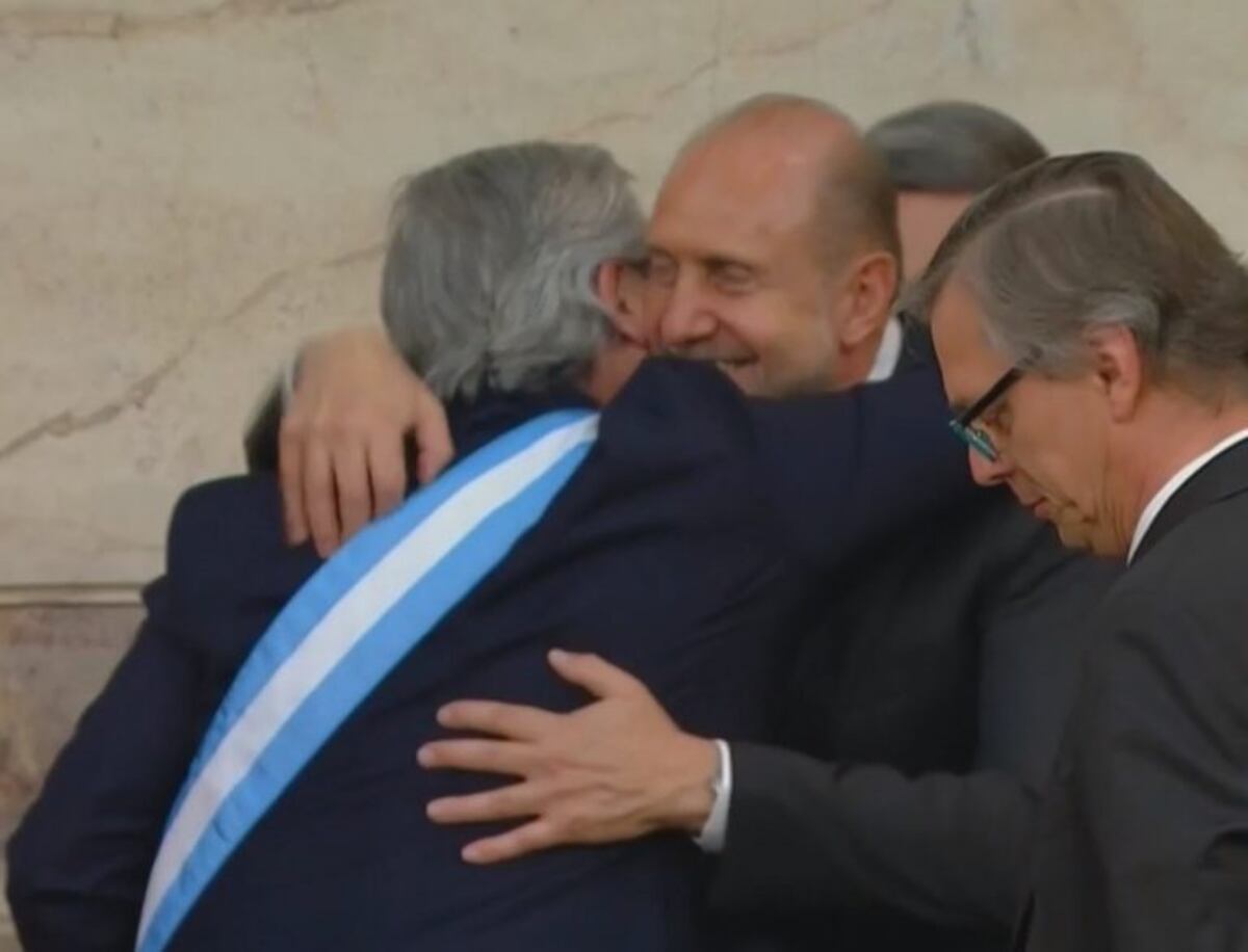 Perotti fue el primero de los gobernadores en saludar a Alberto Fernández tras la jura