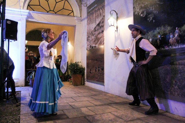 Zamba en el patio de la Casa de San Juan