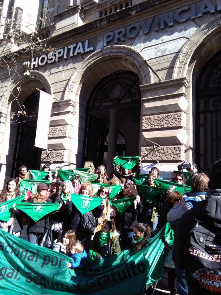 Pañuelazo en el hospital Provincial.