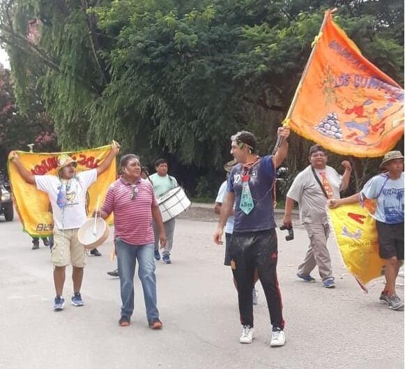 “Los Cumpitas”, celebrando 30 años de amistad por las calles de Villa Jardín de Reyes.