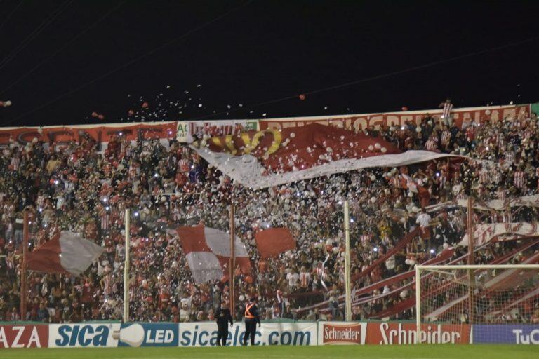 Así recibieron los hinchas Instituto.